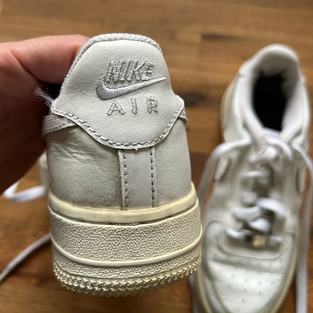 Nike Air Force 1 Low White Sneakers Youth Size 4.5 - Picture 5 of 9
